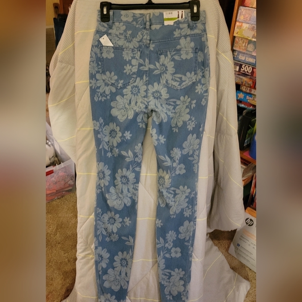 Time and Tru Fashion Jegging Flower Denim Stretch Skinny XS (0-2) Pants - Picture 5 of 6